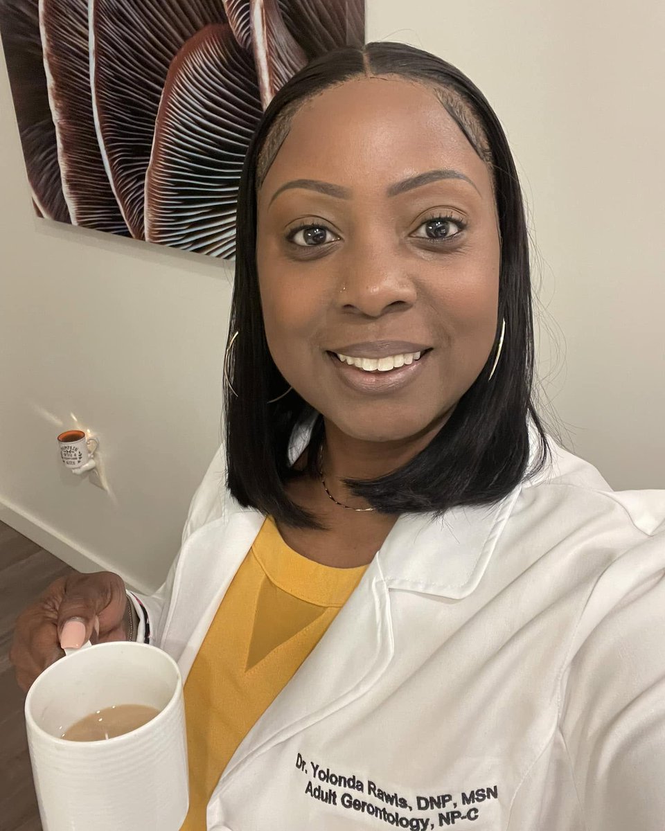 dryolodnp01's tweet photo. TGIF!!! We made it y'all!! 🥳🥳🥳 Let's finish this week out strong! 💪🏾❤️💪🏾❤️💪🏾
#fridayvibes
#DrYoloDNP
#AGPCNursePractitioner
#LetsGetThisMoney https://t.co/dsXmAqYNek