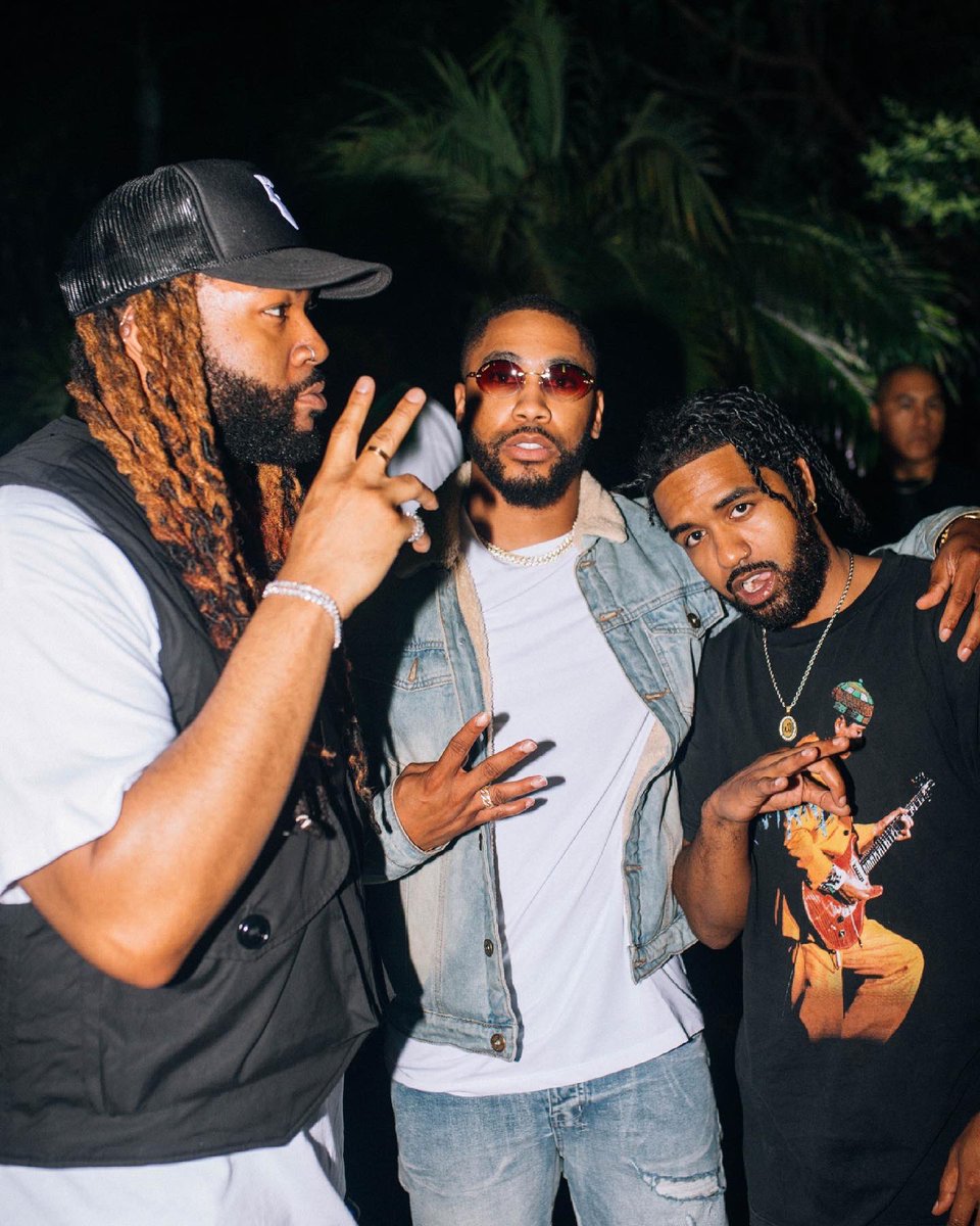 Ye_Ali's tweet photo. Happy B-day my brudda @partynextdoor 🦉 https://t.co/cbA9ft1NhA