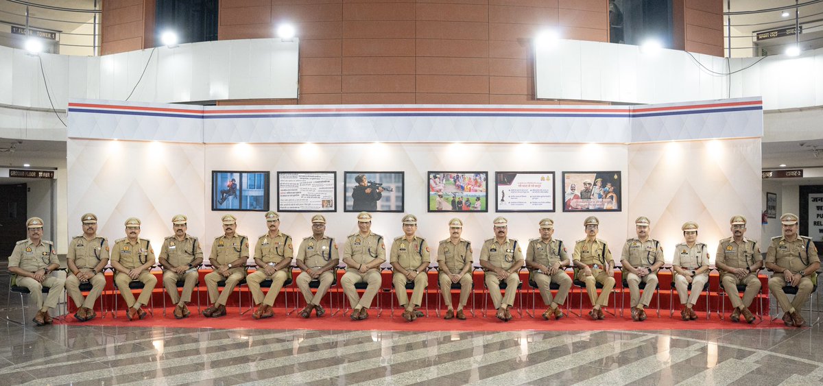 vctcop's tweet photo. आदि विश्वेश्वर महादेव की असीम कृपा से प्रान्तीय पुलिस सेवा ( PPS) से भारतीय पुलिस सेवा ( IPS ) में Induction पूर्ण हुआ ।

#Promotion
#police
#UPPolice
#IPS
#PippingCeremony
#Lucknow https://t.co/tJkRCdBrHg