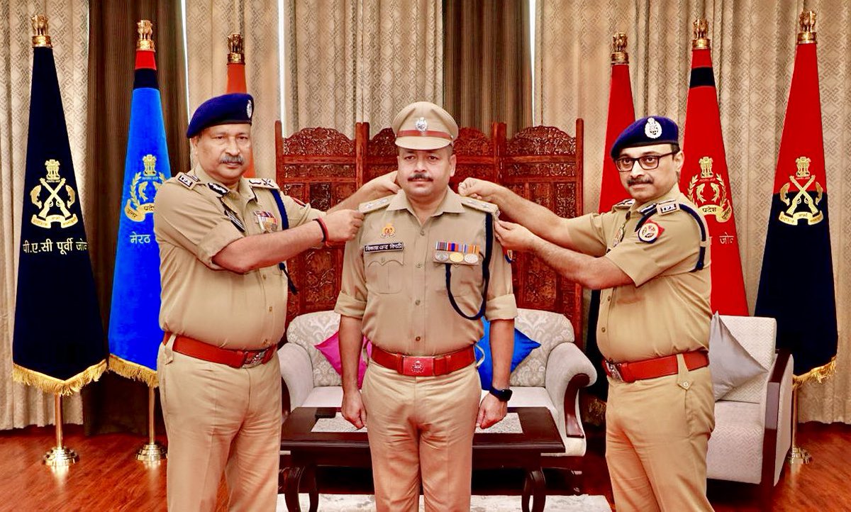 vctcop's tweet photo. आदि विश्वेश्वर महादेव की असीम कृपा से प्रान्तीय पुलिस सेवा ( PPS) से भारतीय पुलिस सेवा ( IPS ) में Induction पूर्ण हुआ ।

#Promotion
#police
#UPPolice
#IPS
#PippingCeremony
#Lucknow https://t.co/tJkRCdBrHg