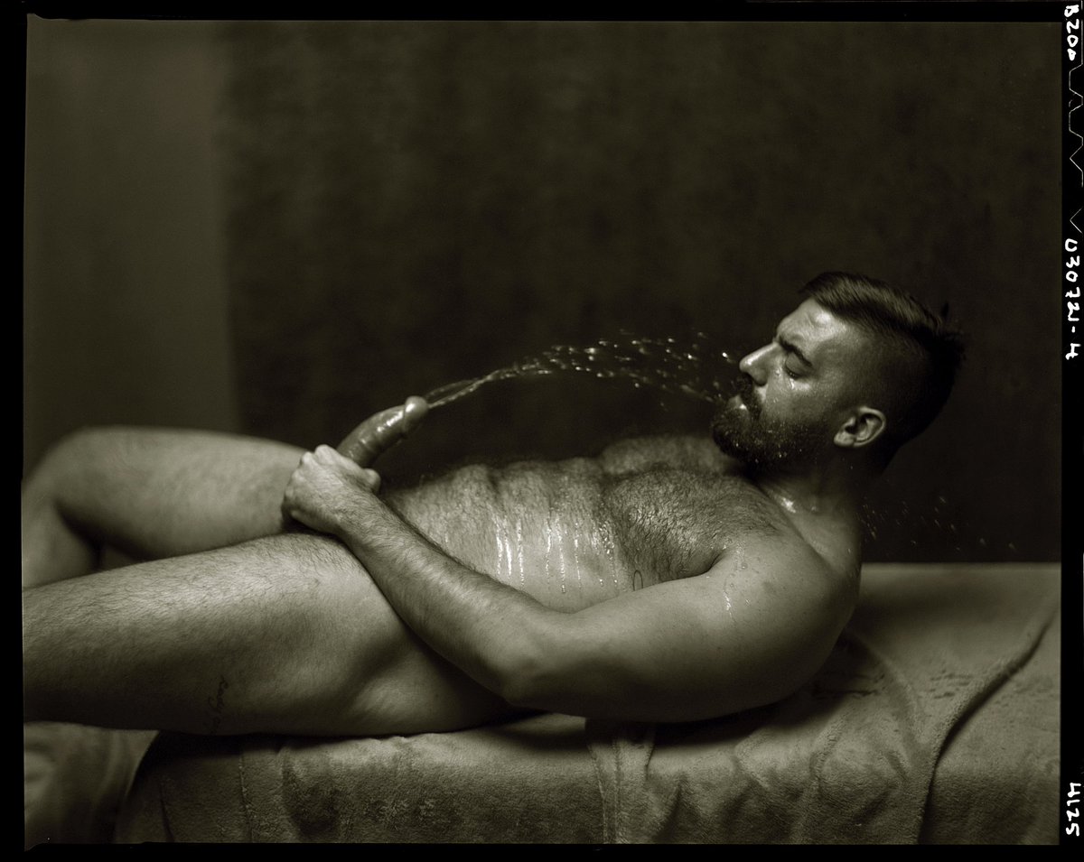 TheGayGaston's tweet photo. 💛💦💦 https://t.co/5kbhiQjuvO