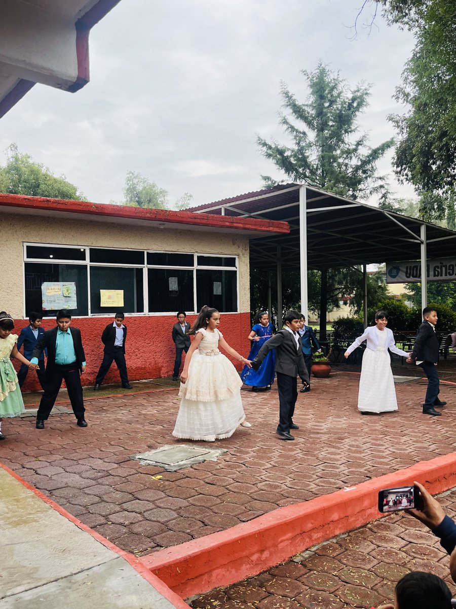 Cea_fadu's tweet photo. Como parte de la Presentación de Proyectos Artísticos, dimos inicio a una serie de actividades que permiten a nuestros estudiantes demostrar el talento, la disciplina y el aprendizaje desarrollados a lo largo del ciclo escolar. 🕺💃✨ https://t.co/xMIDL95tPb