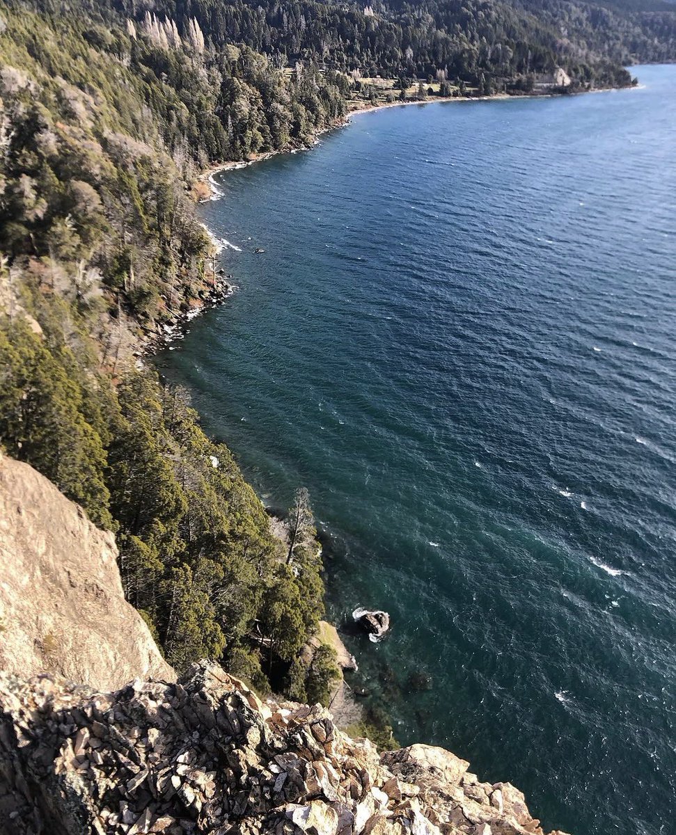 paachhuuu1's tweet photo. - Nos vamos a vivir a la Patagonia? 
- Enviar https://t.co/kEei94cnqQ