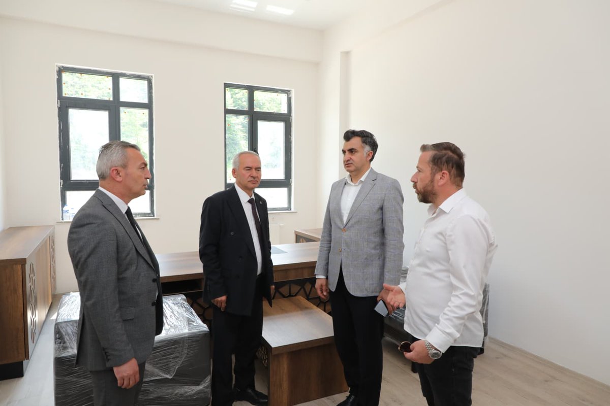 Ordu_MEM's tweet photo. 📍Aybastı

İl Millî Eğitim Müdürümüz Sayın Mehmet Fatih Vargeloğlu, geçici kabulü yapılan 1⃣2⃣ derslikli Aybastı Armutlu İlkokulu/Ortaokulunu ziyaret etti. Devam eden çalışmalar hakkında bilgi aldı.

#eğitimkentiORDU
#Ordu

@tcmeb @Yusuf__Tekin @TCOrduValiligi @mhilmiguler
@mfvargeloglu