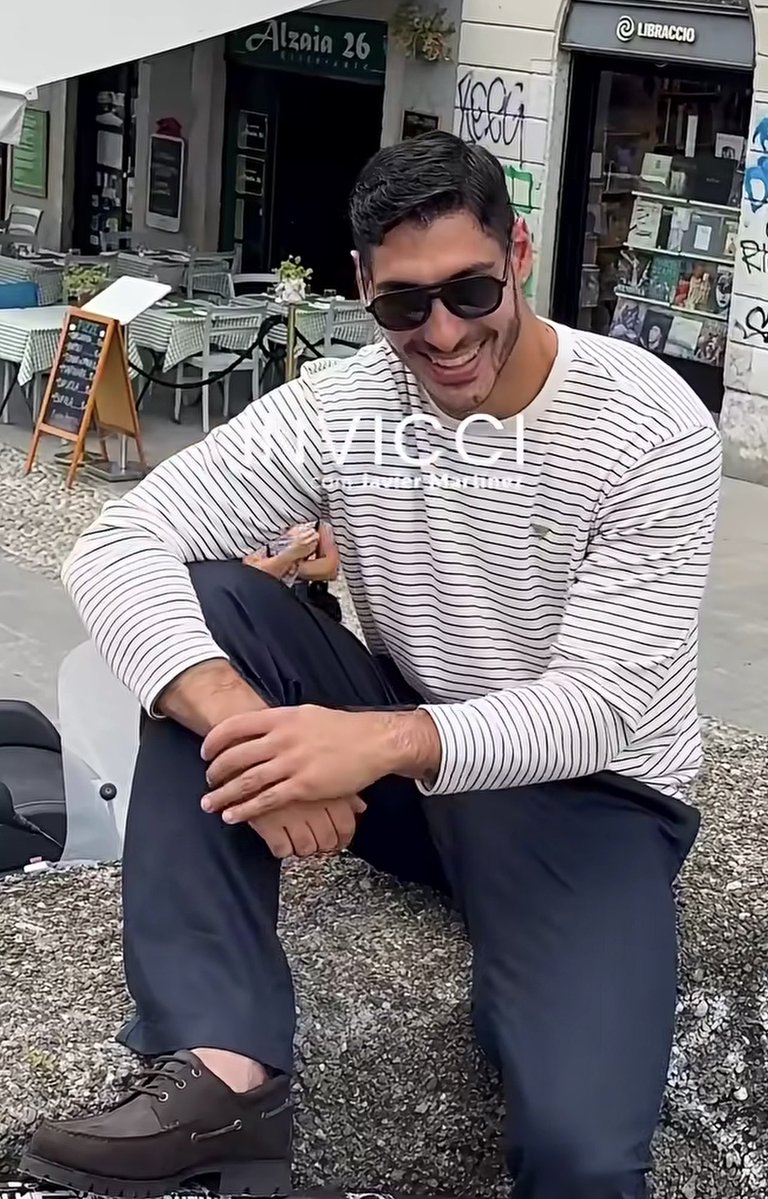 Elisabetta1203's tweet photo. Perché #invicci.oficial ha questo volto qui
😍💙
Like nelle storie di Javier e anche nel reel
#helevier #javi7 #prestinez
https://t.co/9H6b40RdQh https://t.co/NcNMBrbHvs