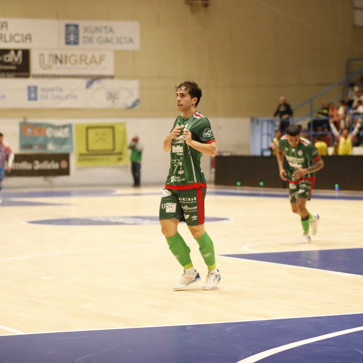 NoiaFutbolSala's tweet photo. Veñen máis destas 🛡️🤍 https://t.co/XvGsGPdAan