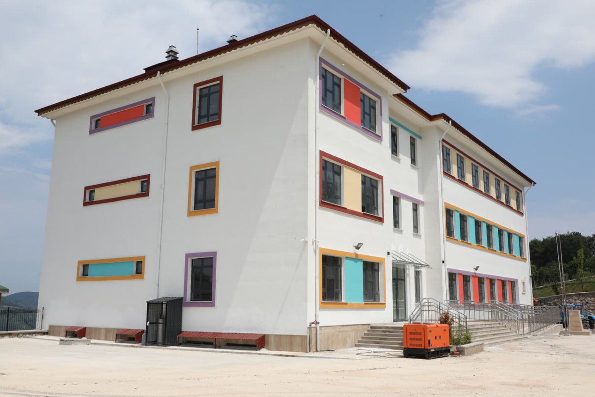 Ordu_MEM's tweet photo. 📍Aybastı

İl Millî Eğitim Müdürümüz Sayın Mehmet Fatih Vargeloğlu, geçici kabulü yapılan 1⃣2⃣ derslikli Aybastı Armutlu İlkokulu/Ortaokulunu ziyaret etti. Devam eden çalışmalar hakkında bilgi aldı.

#eğitimkentiORDU
#Ordu

@tcmeb @Yusuf__Tekin @TCOrduValiligi @mhilmiguler
@mfvargeloglu