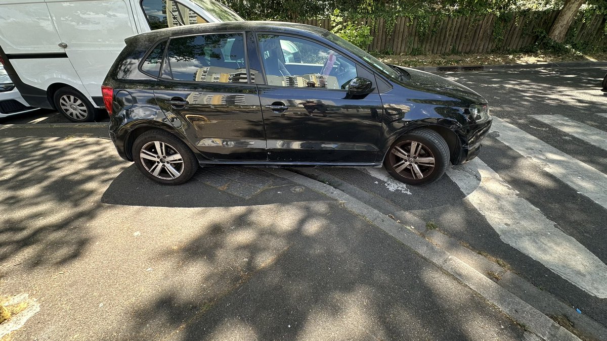 LucKWKer's tweet photo. @CNEWS @morandiniblog @GDarmanin @knafo_sarah 3 juillet 2026, ça continue le Maire De BOBIGNY @Abdel_Sadi et le préfet @Prefet93 de Seine-Saint-Denis, préfecture Bobigny coté  rue Hector Berlioz juste à côté ce passage pour piéton plus d’accès handicapés, accès pompiers également, aucune verbalisations anarchie à Bobigny https://t.co/mtwjGXcpv3