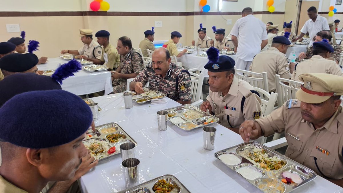 crpfindia's tweet photo. Strengthening the core values of the force! 

​During his visit to the Amethi CRPF Complex , DG #CRPF Shri @gpsinghips addressed a Sainik Sammelan, emphasizing the vital importance of discipline, health, moral values, and operational transparency. He also shared key insights on the current security scenario.
​Later, he joined the brave jawans for 'Bada Khana', interacting with them informally to boost morale.

#NationFirst
#Vandematram150 
#MissionNaxalMuktBharat2026
@gpsinghips
@CentralZoneCrpf
@CSIGCRPF
@GcAmethi
@rtcamethi_crpf