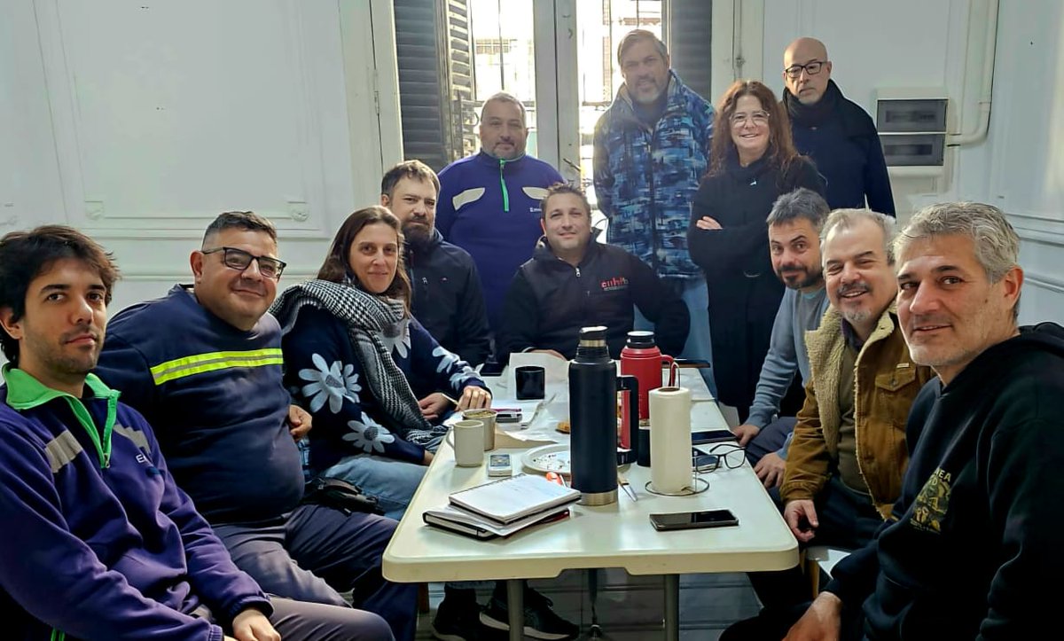 prensadelsubte's tweet photo. #AHORA ¡Que sea ley! Seguimos trabajando para que el proyecto de Modernización y Extensión del Premetro se haga realidad.
Gracias a Vicky Colombo, Javier Artrudi y Ariel Palombi por acompañarnos en esta iniciativa. https://t.co/olqvMRxZNa