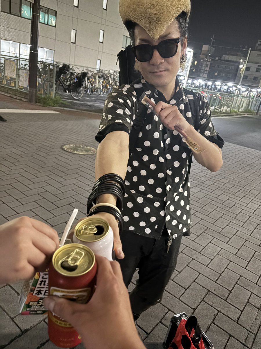 TENJOUSENGA's tweet photo. 【7/3】

配信ライブLIVEありがとうございました！
総長も良い生誕配信になったのではないでしょうか！？
次回の配信は7/15になります！

配信終わりの乾杯を添えて。 https://t.co/O1pCstlFTN