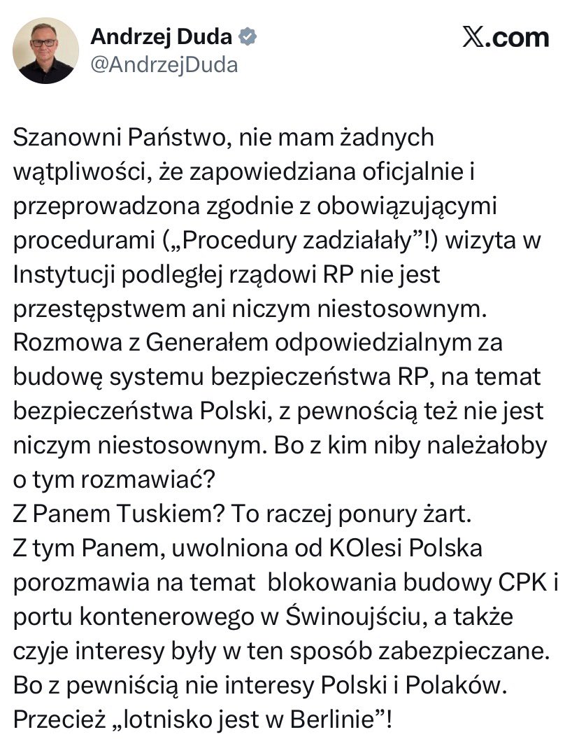 salekk860's tweet photo. Andrzej Duda wprowadził lobbystę do MON i jeszcze jest z tego dumny. Tak się kończy wybieranie na prezydenta osób wskazanych przez prezesa.🤭😉 https://t.co/yJmrcXkWeu