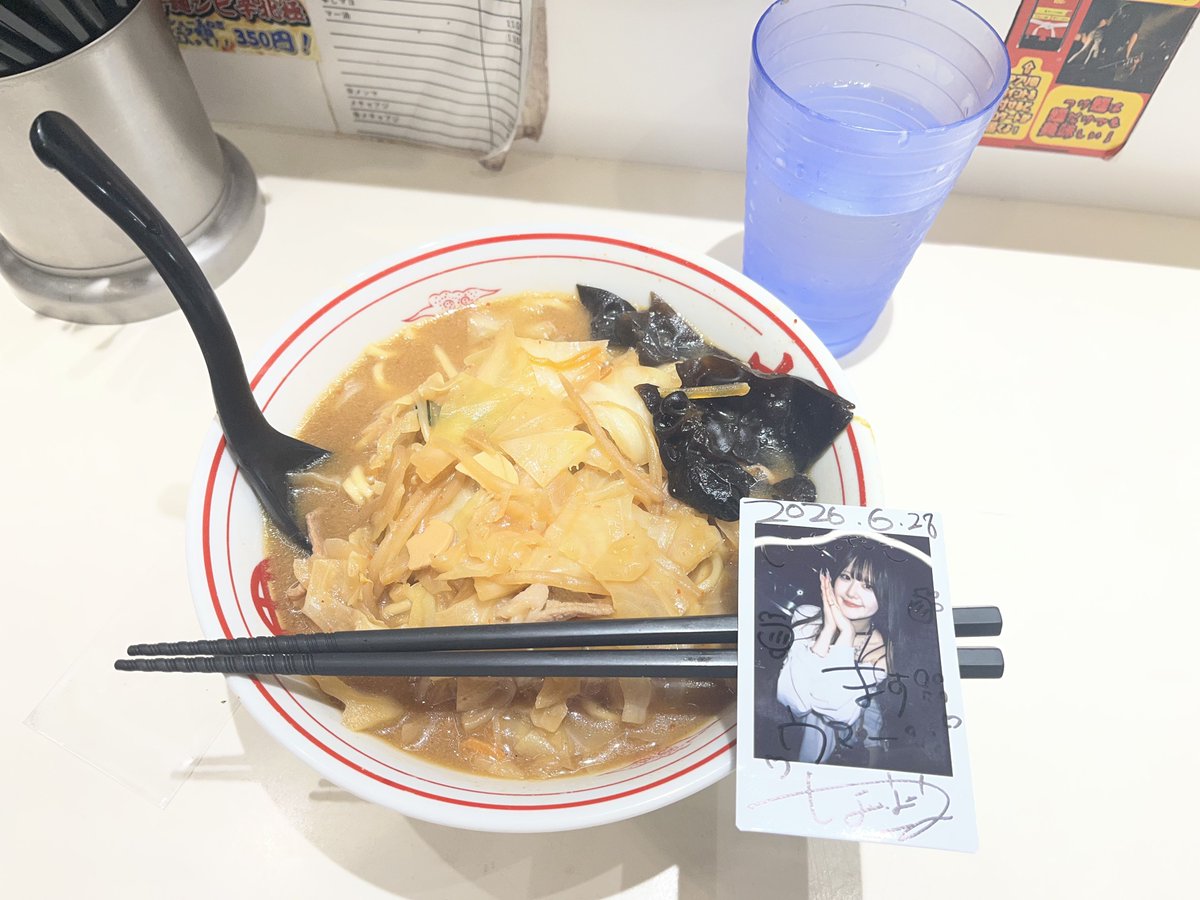 85vdk2's tweet photo. 夕食！タソメソさんと一緒に中本に！
Onerの方とご飯食べるの初かも😳
いつも帰りが遠いからチェキ撮ってすぐ帰ってしまうからなぁ…嬉しかったな😌

初中本だったけど味噌ラーメンむちゃくちゃ美味しかった！今度は蒙古タンメン食べよ！

#チェキ飯 #Nanae #ななえぺん #中本 #AKIARIM https://t.co/6EBqOKzec0