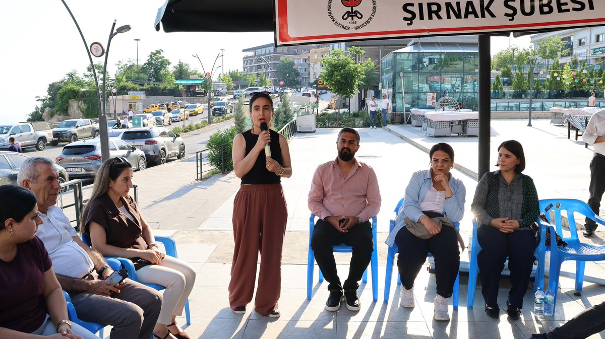 TumbelH's tweet photo. Bugün Şırnak’ta, adalet nöbetindeki arkadaşlarımızla bir araya gelerek hukuksuzluğu kabul etmediğimizi bir kez daha güçlü şekilde ifade ettik. https://t.co/WYuQOx8Qnx