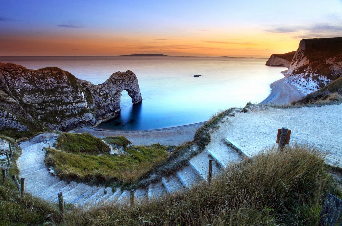 IrinaHuma's tweet photo. I have never visited before myself, so i will definetly take u here:) 
Durdle Door UK 

23DaysForEminGünenç

#EminGünenç https://t.co/LIvkrZ47a4