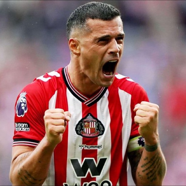 centregoals's tweet photo. 🚨🚨| BREAKING: Granit Xhaka is 𝐒𝐓𝐀𝐘𝐈𝐍𝐆 at Sunderland — Chelsea had a bid rejected and the club made clear he was never for sale. 🖤🔴

Xhaka reaffirmed his commitment after talks with the club, with European football next season a key factor.

[@SkySportsNews] https://t.co/fiuErvGrCz