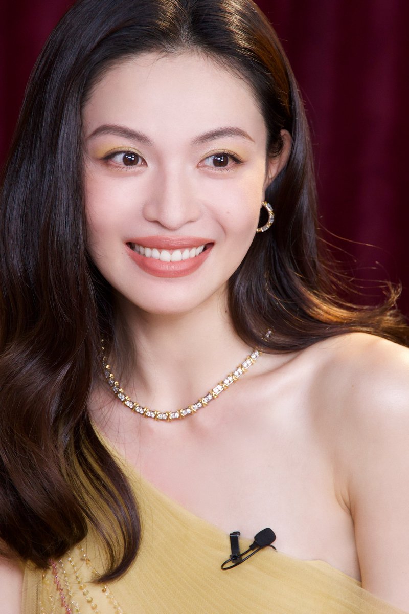 zchuxisource's tweet photo. 260703 #ZhongChuxi #钟楚曦 at Hourglass Cosmetics Brand Event in Shanghai

© Zhong Chuxi's Studio https://t.co/ja3lo5xxQq