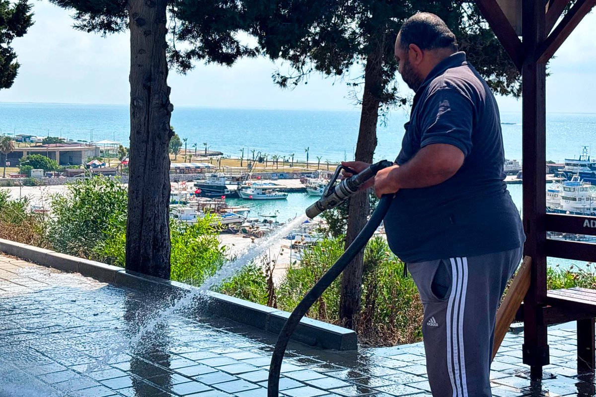 alibedrettin's tweet photo. Sokaklarımız tertemiz, Karataş’ımız pırıl pırıl!

Belediyemiz temizlik işleri ekipleri, arazözlerle ilçemiz genelinde yürüttüğü kapsamlı yıkama çalışmalarıyla cadde ve sokaklarımızı daha temiz, daha sağlıklı ve daha estetik bir görünüme kavuşturuyor.

Hemşehrilerimize temiz, düzenli ve yaşanabilir bir Karataş sunmak için ekiplerimiz özveriyle çalışmalarını aralıksız sürdürüyor.

Çünkü biliyoruz ki temiz bir çevre, mutlu ve sağlıklı bir yaşamın en önemli adımıdır.

Daha temiz bir Karataş için durmadan, yorulmadan çalışmaya devam ediyoruz.

#KarataşBelediyesi #AliBedrettinKarataş #Karataş #Temizlik #TemizKarataş #DahaTemizBirKarataş #YerelYönetim #HizmetBelediyeciliği #Adana #ÇevreTemizliği