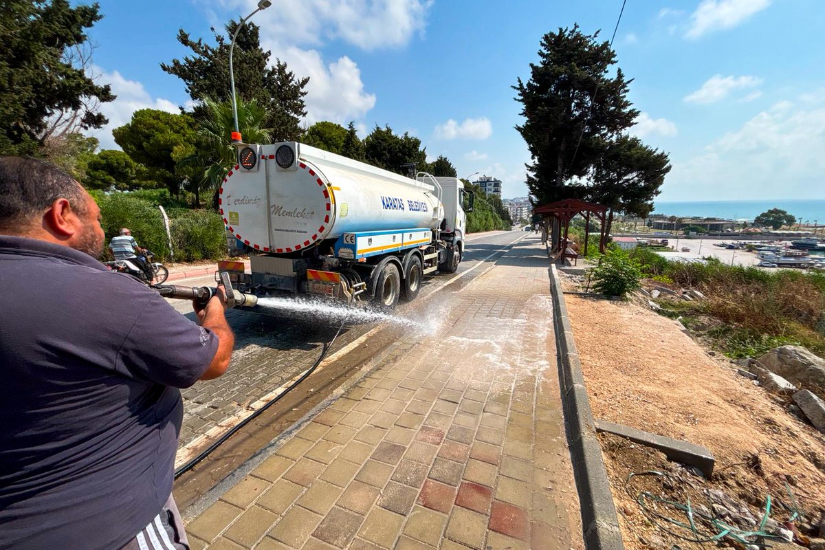 alibedrettin's tweet photo. Sokaklarımız tertemiz, Karataş’ımız pırıl pırıl!

Belediyemiz temizlik işleri ekipleri, arazözlerle ilçemiz genelinde yürüttüğü kapsamlı yıkama çalışmalarıyla cadde ve sokaklarımızı daha temiz, daha sağlıklı ve daha estetik bir görünüme kavuşturuyor.

Hemşehrilerimize temiz, düzenli ve yaşanabilir bir Karataş sunmak için ekiplerimiz özveriyle çalışmalarını aralıksız sürdürüyor.

Çünkü biliyoruz ki temiz bir çevre, mutlu ve sağlıklı bir yaşamın en önemli adımıdır.

Daha temiz bir Karataş için durmadan, yorulmadan çalışmaya devam ediyoruz.

#KarataşBelediyesi #AliBedrettinKarataş #Karataş #Temizlik #TemizKarataş #DahaTemizBirKarataş #YerelYönetim #HizmetBelediyeciliği #Adana #ÇevreTemizliği