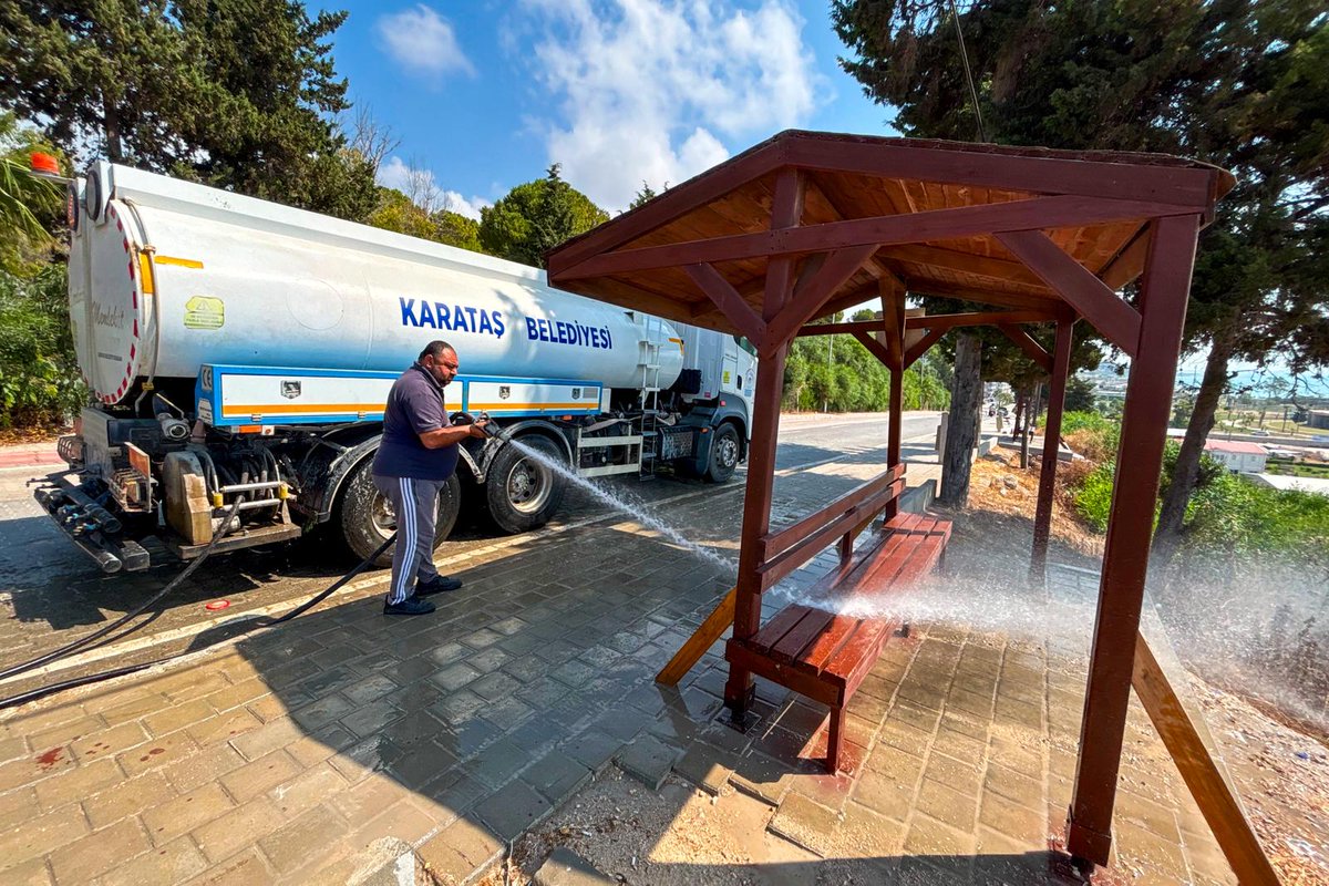 alibedrettin's tweet photo. Sokaklarımız tertemiz, Karataş’ımız pırıl pırıl!

Belediyemiz temizlik işleri ekipleri, arazözlerle ilçemiz genelinde yürüttüğü kapsamlı yıkama çalışmalarıyla cadde ve sokaklarımızı daha temiz, daha sağlıklı ve daha estetik bir görünüme kavuşturuyor.

Hemşehrilerimize temiz, düzenli ve yaşanabilir bir Karataş sunmak için ekiplerimiz özveriyle çalışmalarını aralıksız sürdürüyor.

Çünkü biliyoruz ki temiz bir çevre, mutlu ve sağlıklı bir yaşamın en önemli adımıdır.

Daha temiz bir Karataş için durmadan, yorulmadan çalışmaya devam ediyoruz.

#KarataşBelediyesi #AliBedrettinKarataş #Karataş #Temizlik #TemizKarataş #DahaTemizBirKarataş #YerelYönetim #HizmetBelediyeciliği #Adana #ÇevreTemizliği
