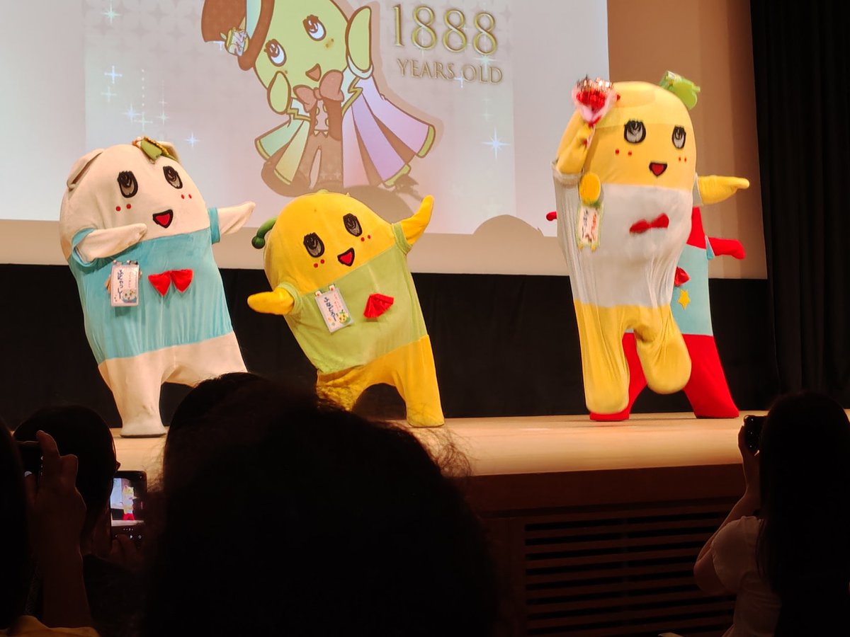 shima_okuri's tweet photo. @funassyi ふなちゃん、日付変わって、おぱんじょるのおめめとなっしー🎂

楽しいおぱんじょるの会だったね。ふなちゃんのおぱんじょるのなのに、私がふなちゃんからプレゼントもらっちゃったよ。サイン入りの梨友カードのゲラ、大切にするね。

これから暑くなるから、おからだに気をつけてね。

もやばーすで https://t.co/atnTUjQlXj