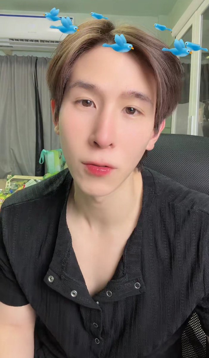 nannam_ch's tweet photo. คุณกำลังใจงอแง จะกินกรีกแต่ไม่ได้ช้อนมาด้วย ละเทอมาให้เติมพอดีก่อนสลบ วีคนี้เรียนหนักถึง dna ผ่านไป 3 วีคละนะ เหลืออีก 7 🥹 #เชื่อใจป๊าก 💚✌🏻 กอด ๆ นะ https://t.co/vuN1hJIvKg