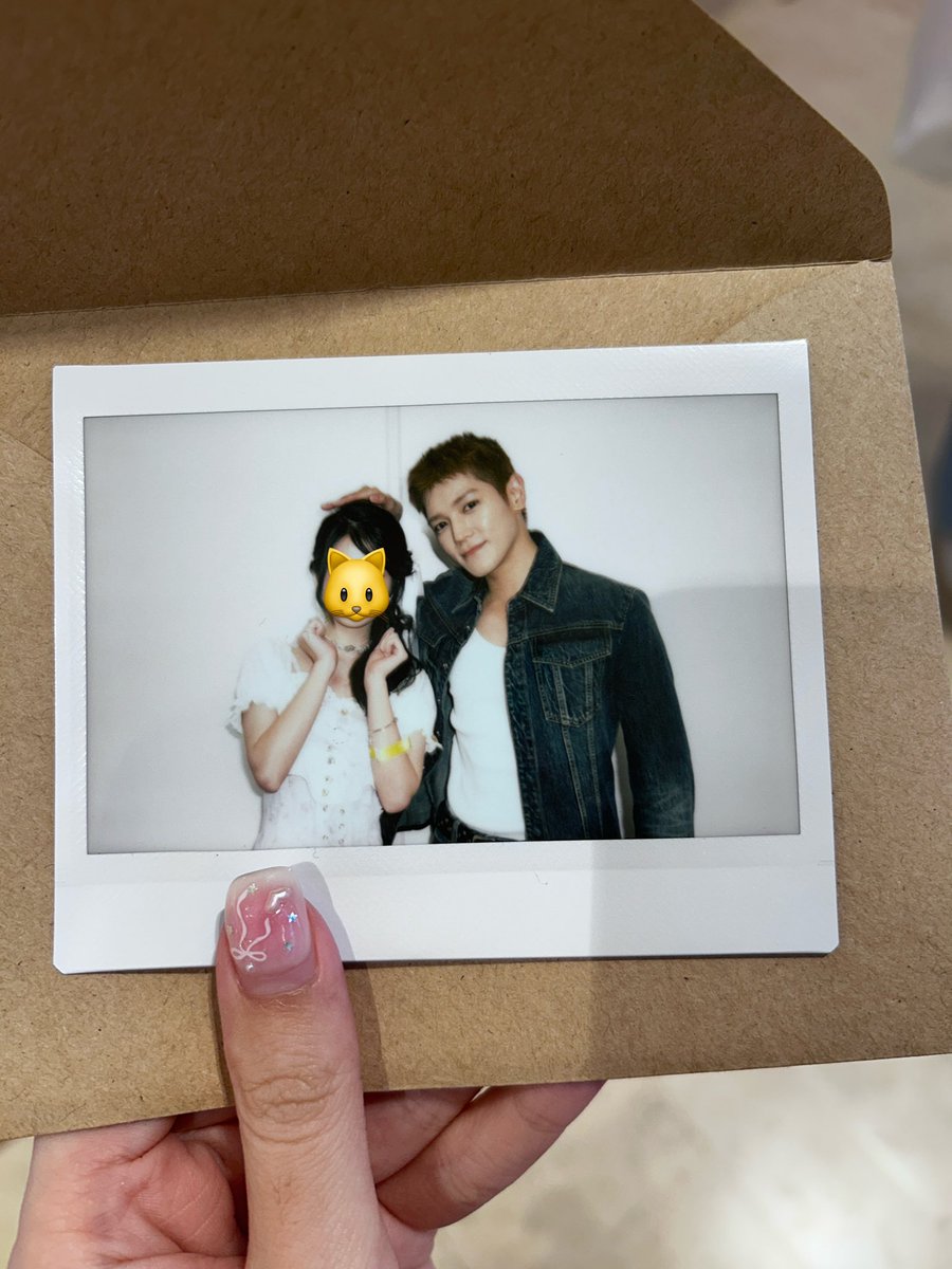Kawasak31590433's tweet photo. You and me are forever
Photo with Taeyong in KL❤️

Taeyong smelled so good😭When I finished phototaking and was leaving, I said: ‘Oppa Happy birthday,’ and he very gently said ‘thank you’ 🥹.

#Taeyong https://t.co/8kDTCpZYR3
