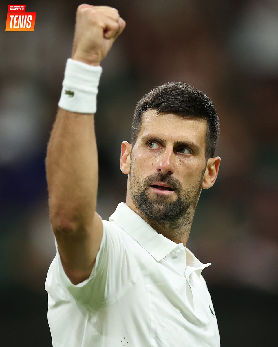 ESPNtenis's tweet photo. UN PASITO MÁS PARA NOLE. 🇷🇸👊

Trabajada victoria de Djokovic sobre Rinderknech: el serbio se quedó con el pase a R4 de #Wimbledon tras vencer al francés por 7-5, 6-4, 1-6 y 7-6 (4) en tres horas de partido. 👏

💥 Su siguiente desafío será Roman Safiullin, verdugo de Fonseca. https://t.co/BH0rY1yJWH