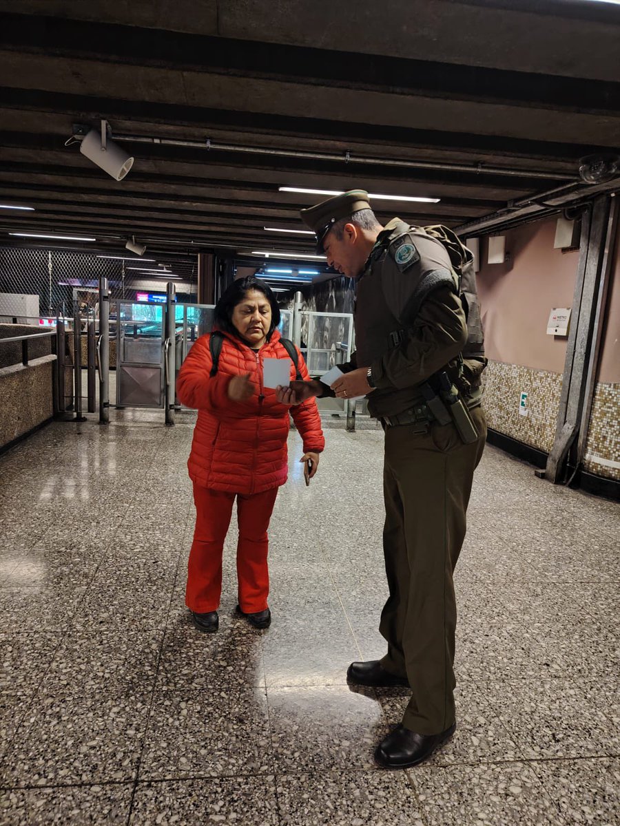 CarabPrOriente's tweet photo. Providencia
@CarabMicc de la 19ª Comisaría realiza difusion preventiva por delitos de robo por sorpresa y hurto, entregando información de medidas de autocuidado en el interior del metro baquedano
#Prevención #Providencia #MICC #CarabinerosDeTodos
@Carabdechile @Muni_provi https://t.co/mhEm8ZWZU5