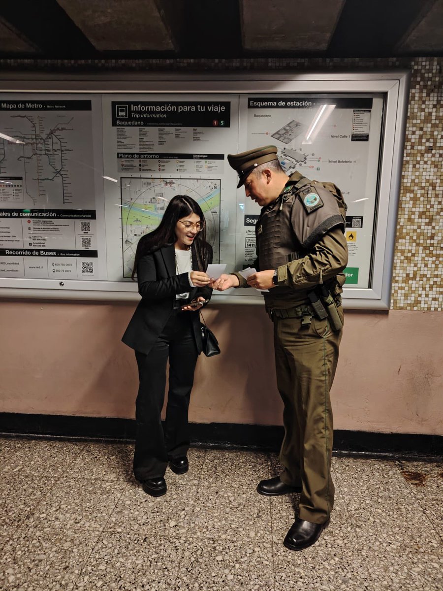 CarabPrOriente's tweet photo. Providencia
@CarabMicc de la 19ª Comisaría realiza difusion preventiva por delitos de robo por sorpresa y hurto, entregando información de medidas de autocuidado en el interior del metro baquedano
#Prevención #Providencia #MICC #CarabinerosDeTodos
@Carabdechile @Muni_provi https://t.co/mhEm8ZWZU5