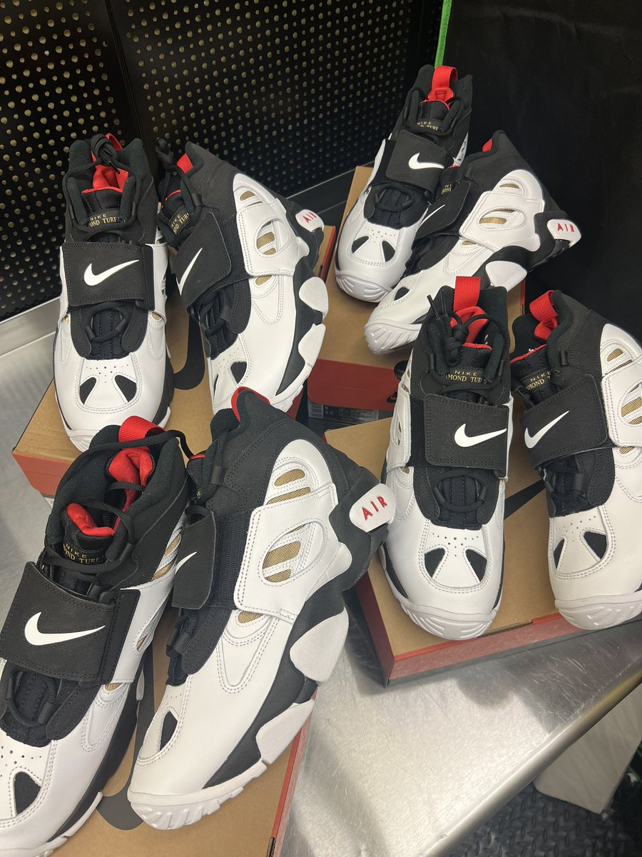 PATisDOPE's tweet photo. Men’s sizes 8-13 esrly release of the Deion, Air Max, new hats and more ! Come shop with us Friday 12-8pm, Saturday 12-6pm ..

15608 Emerald Way Bowie MD https://t.co/VIOwkon9HE
