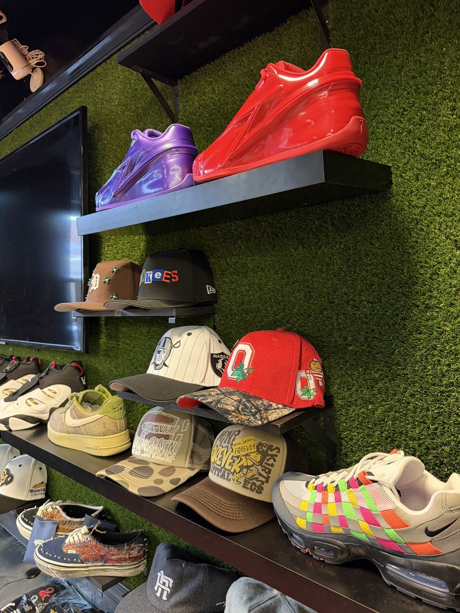PATisDOPE's tweet photo. Men’s sizes 8-13 esrly release of the Deion, Air Max, new hats and more ! Come shop with us Friday 12-8pm, Saturday 12-6pm ..

15608 Emerald Way Bowie MD https://t.co/VIOwkon9HE