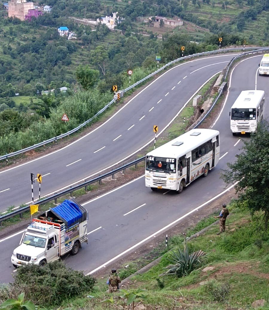 crpfindia's tweet photo. From Jammu region to the Kashmir Valley, #CRPF personnel are leaving no stone unturned. 
Working hand-in-hand with JKP, the Indian Army, and CAPFs, they ensure a foolproof security umbrella to facilitate and protect pilgrims on their journey to the Holy Amarnath Cave. 

#NationFirst
#Vandematram150 
#MissionNaxalMuktBharat2026
@gpsinghips
@crpf_j
@crpf_srinagar
@KOSCRPF
@jammusector