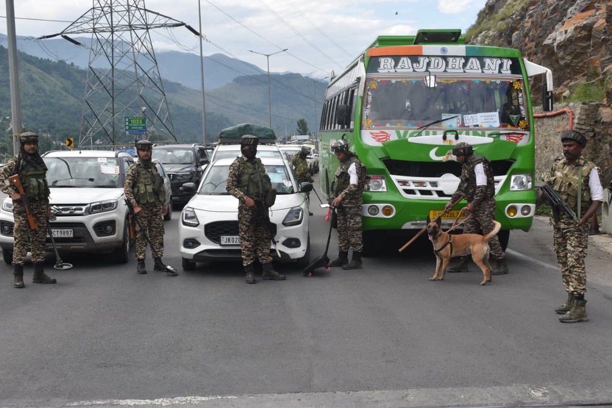 crpfindia's tweet photo. From Jammu region to the Kashmir Valley, #CRPF personnel are leaving no stone unturned. 
Working hand-in-hand with JKP, the Indian Army, and CAPFs, they ensure a foolproof security umbrella to facilitate and protect pilgrims on their journey to the Holy Amarnath Cave. 

#NationFirst
#Vandematram150 
#MissionNaxalMuktBharat2026
@gpsinghips
@crpf_j
@crpf_srinagar
@KOSCRPF
@jammusector