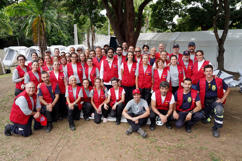 anton_leis's tweet photo. 🇪🇸🫂🇻🇪 El #equipoSTART está volcado con #Venezuela
🙏Gracias a quienes hacéis posible que España🇪🇸🇪🇺 tenga una de las mejores acciones humanitarias en emergencias del🌍 @AECID_es @CooperacionESP @MAECgob @sanidadgob @SUMMA112 @BomberosMad @CesalOng @proteccioncivil @eu_echo https://t.co/3Bl17NjAVB