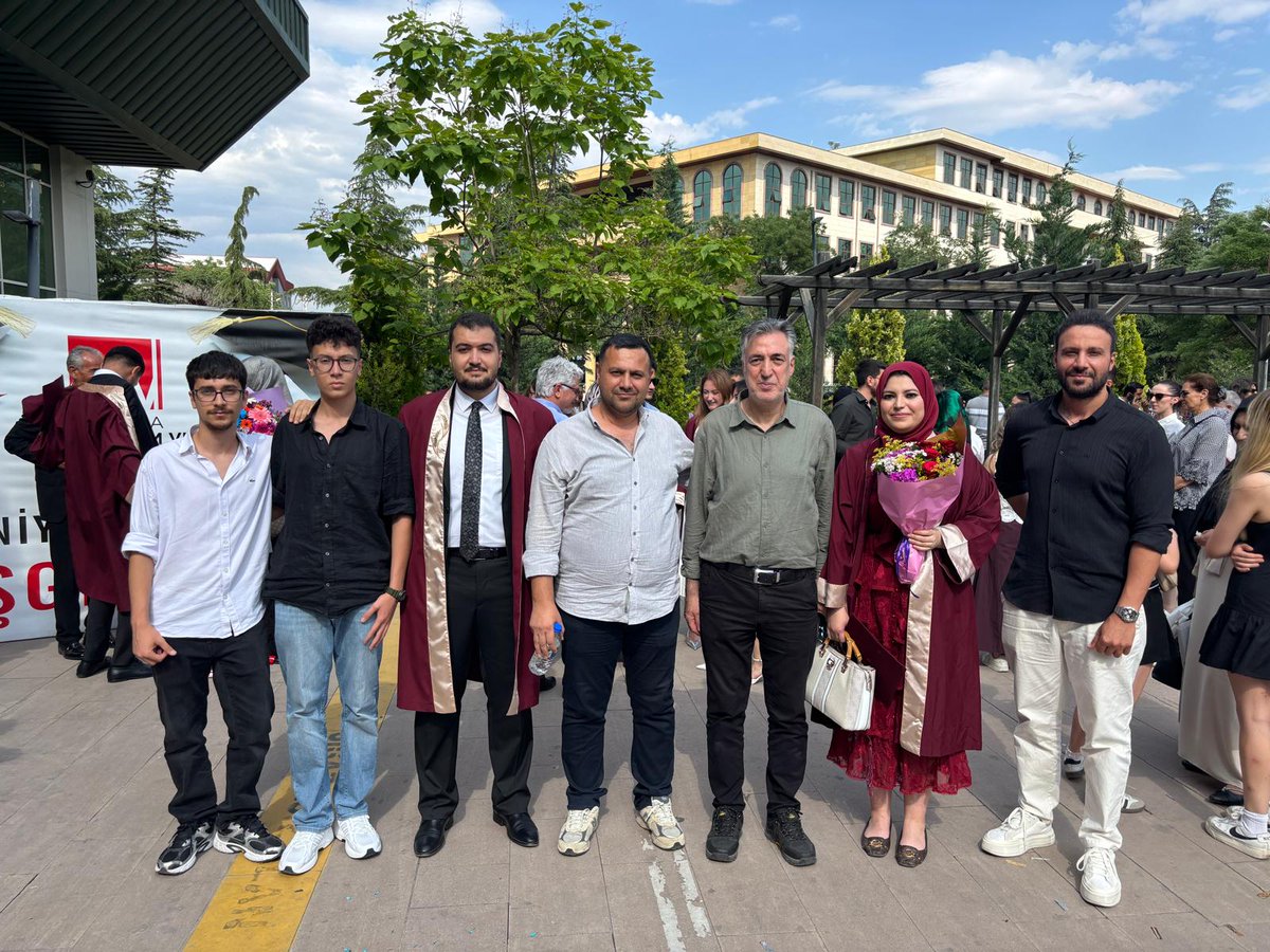 Cemalkocakelci's tweet photo. Kuzenlerim Av.Burhan Hişam ve Av.Turhan Hişam ile beraber Avukat Adayları sevgili kızım Zelal ve sevgili yeğenim Yusuf Asrın Hişan'ın mezuniyet törenine katıldık. Hak'tan ayrılmayan hukukçular olmaları temennisi ile tebrik diyor, başarılar diliyorum.
@avburhanhisan @TuranHisan https://t.co/Ab7O66ysxz