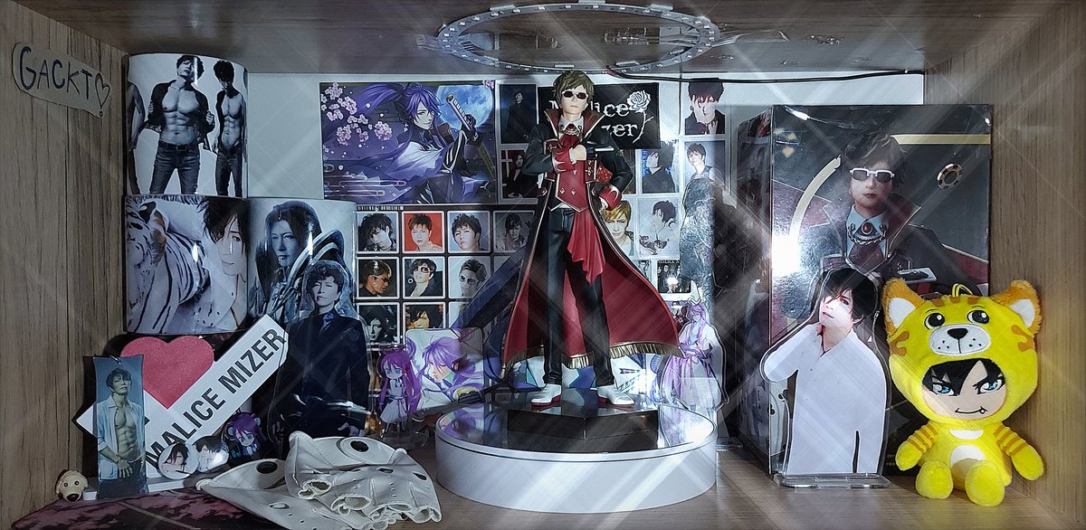 VNikor's tweet photo. Happy Birthday GACKT!!!

 ❤💋💖💐🌹💖💐🌷🌼🌺🌻🌸🏵

#GACKT https://t.co/Cs7UBfIhE7