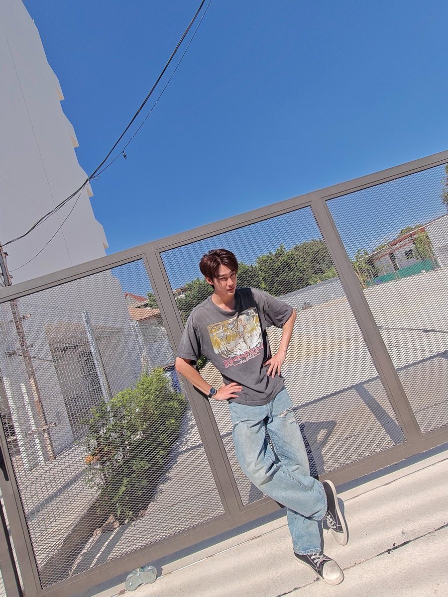 ShuangSilent's tweet photo. 𝐋𝐨𝐯𝐞 𝐚𝐧𝐝 𝐛𝐞 𝐥𝐨𝐯𝐞𝐝, 𝐡𝐚𝐩𝐩𝐞𝐧 𝐚𝐭 𝐭𝐡𝐞 𝐬𝐚𝐦𝐞 𝐭𝐢𝐦𝐞.

Thank you for wearing the clothes I chose for you.

#dew_jsu 
#DewTee https://t.co/G4tK5L7D3a
