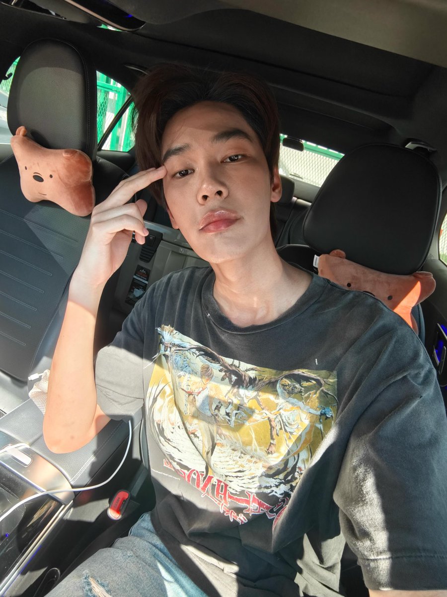 ShuangSilent's tweet photo. 𝐋𝐨𝐯𝐞 𝐚𝐧𝐝 𝐛𝐞 𝐥𝐨𝐯𝐞𝐝, 𝐡𝐚𝐩𝐩𝐞𝐧 𝐚𝐭 𝐭𝐡𝐞 𝐬𝐚𝐦𝐞 𝐭𝐢𝐦𝐞.

Thank you for wearing the clothes I chose for you.

#dew_jsu 
#DewTee https://t.co/G4tK5L7D3a