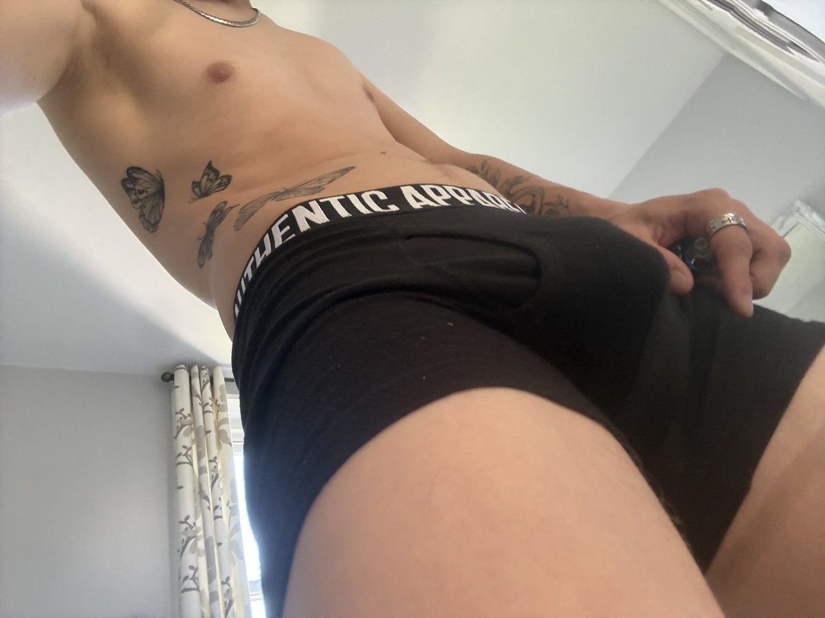 Alexismexxx's tweet photo. Who wants me to? Xx https://t.co/y0TpsShc2I