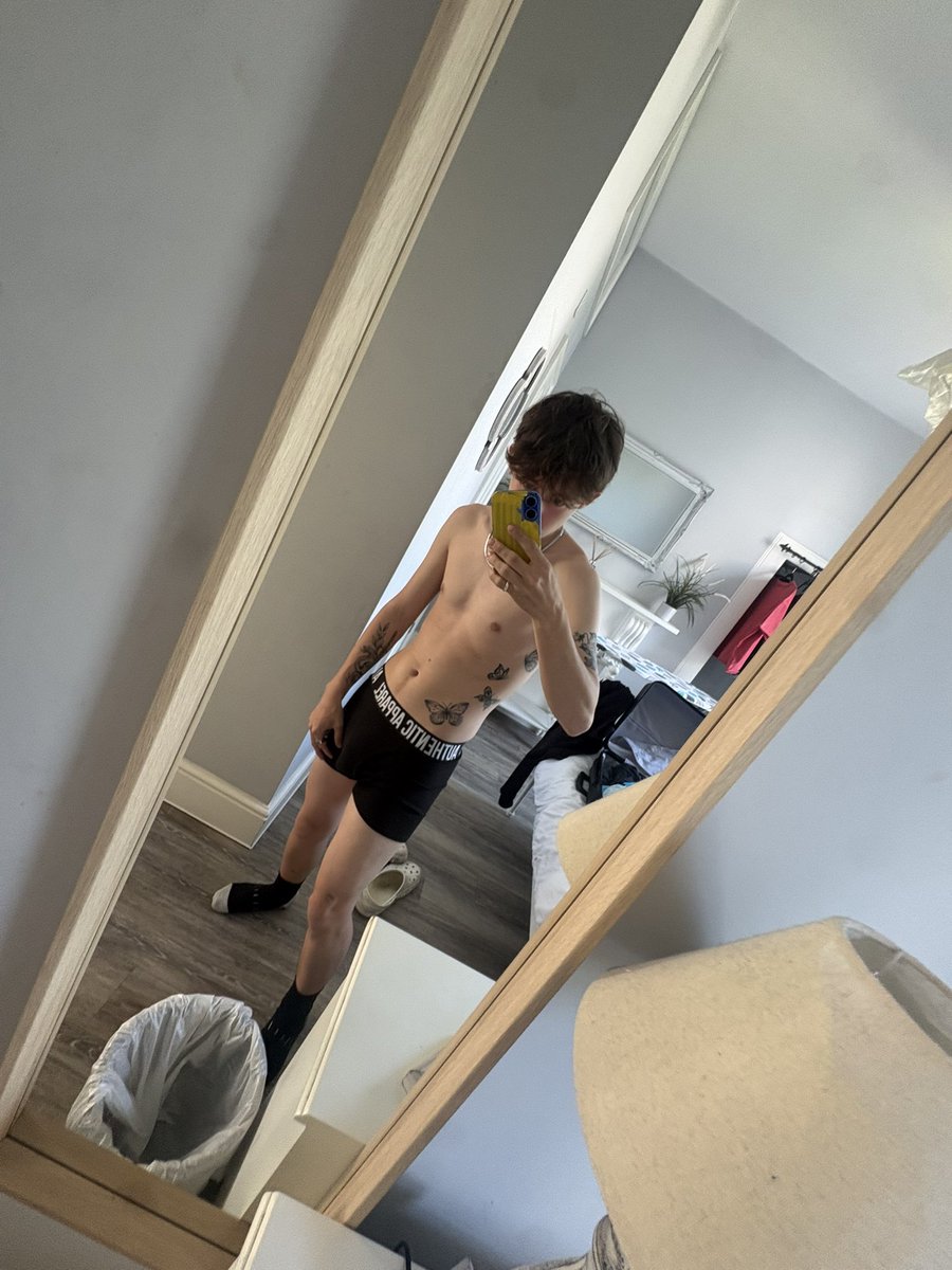 Alexismexxx's tweet photo. Who wants me to? Xx https://t.co/y0TpsShc2I