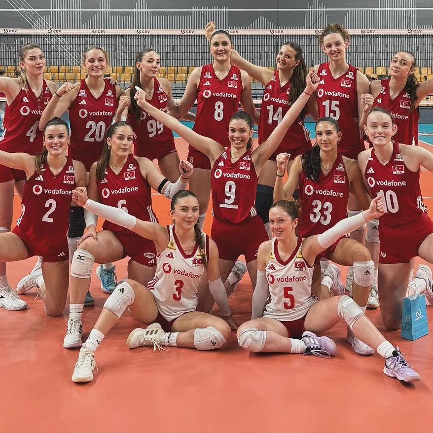 gibbybaris's tweet photo. ⚡️ U18 Milli Takımımız, Avrupa Şampiyonası'nda 3/3 yaptı

🇹🇷 Türkiye 3-0 Çekya 🇨🇿
🇹🇷 Türkiye 3-0 Belçika 🇧🇪
🇹🇷 Türkiye 3-0 Polonya 🇵🇱 https://t.co/TwSBsrXccz