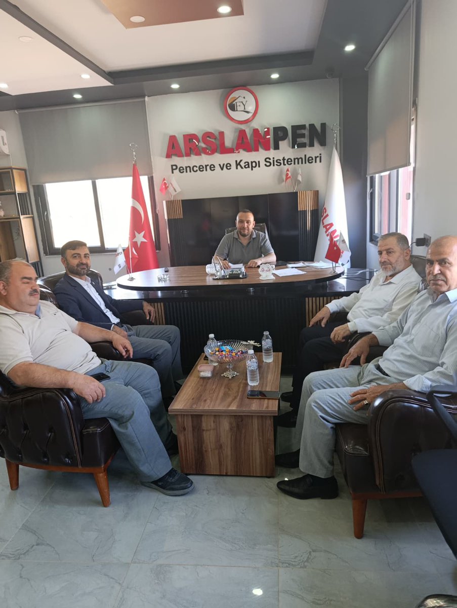 HudaParKozlukk's tweet photo. HÜDA PAR KOZLUK İLÇE BAŞKANLIĞI

Bugün, ilçemizde üretime başlayan ve tam kapasiteyle yaklaşık 100 vatandaşımıza istihdam sağlayacak olan Aslanpen Fabrikasını ziyaret ettik.
İlçemize kazandırdığı bu kıymetli yatırım dolayısıyla fabrika sahibi  Felemez Arslan'a teşekkür ediyoruz https://t.co/miAzvIQxUM