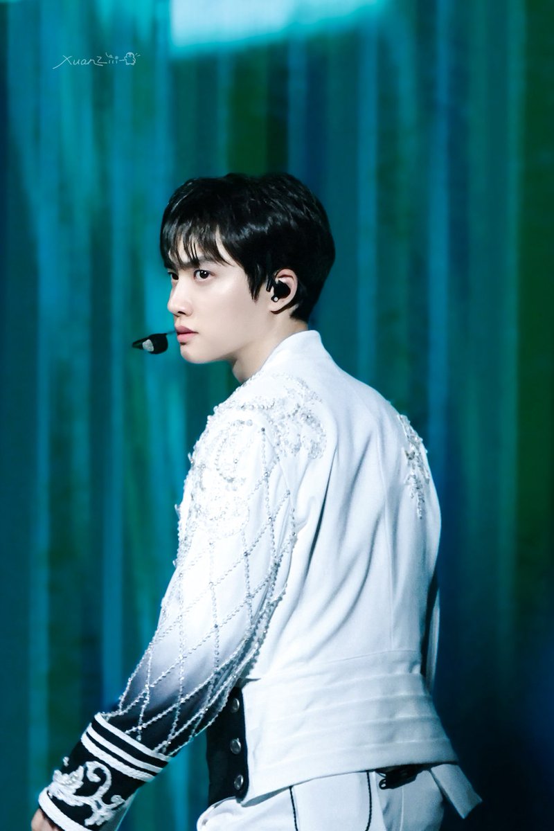 XuanZiii0112's tweet photo. 얼굴 미쳤어요🤲🏻
#DOHKYUNGSOO #도경수 #디오 #exo
@DOHKYUNGSOO_X https://t.co/z3WdxMcwEf