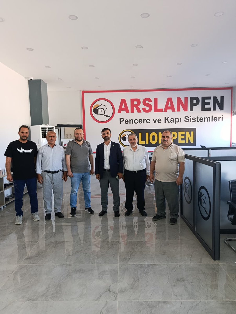 HudaParKozlukk's tweet photo. HÜDA PAR KOZLUK İLÇE BAŞKANLIĞI

Bugün, ilçemizde üretime başlayan ve tam kapasiteyle yaklaşık 100 vatandaşımıza istihdam sağlayacak olan Aslanpen Fabrikasını ziyaret ettik.
İlçemize kazandırdığı bu kıymetli yatırım dolayısıyla fabrika sahibi  Felemez Arslan'a teşekkür ediyoruz https://t.co/miAzvIQxUM