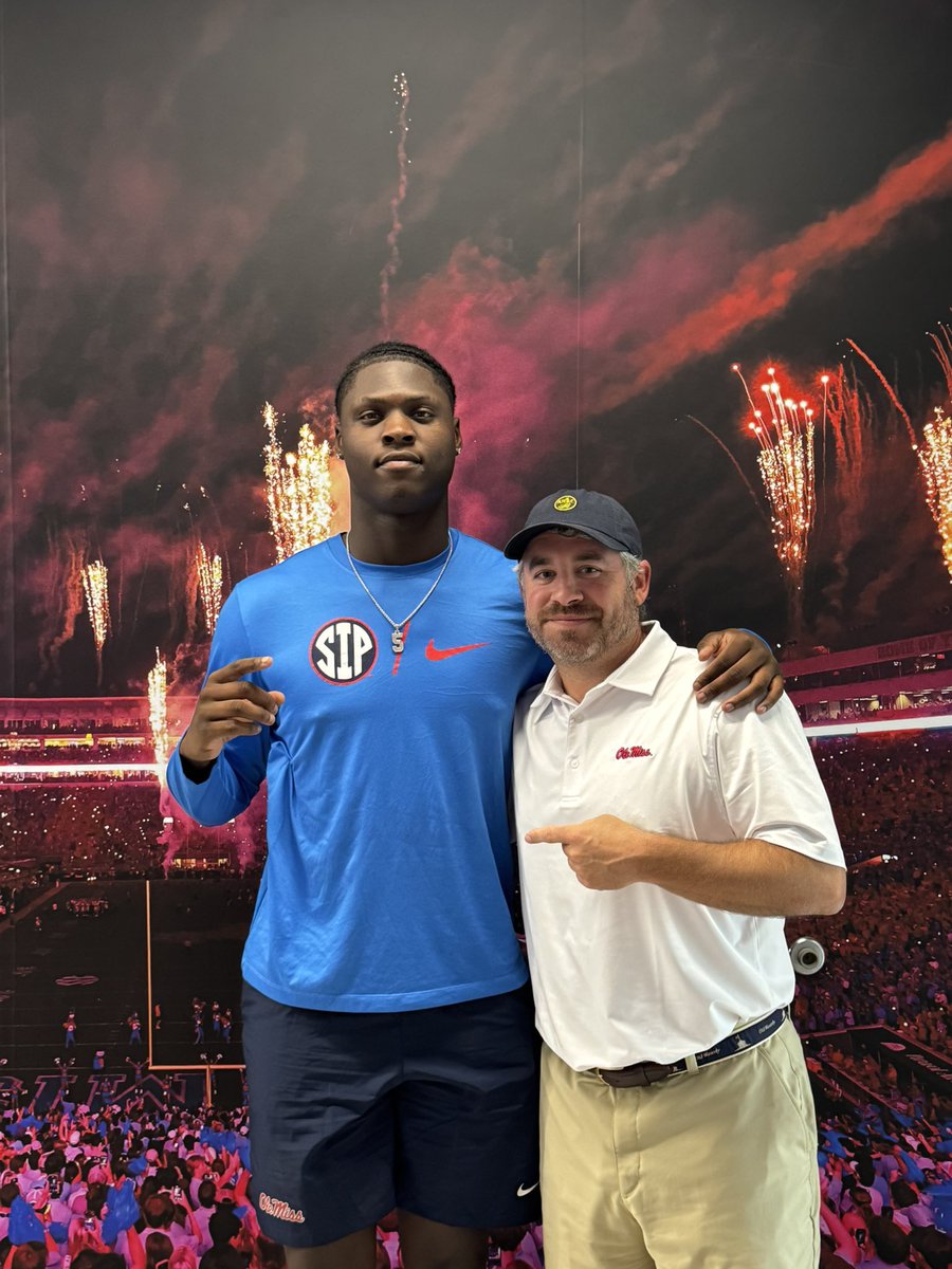 KonnorPeterson6's tweet photo. @twanjjackson #GOLDingEra #HottyToddy https://t.co/rPRZ1J3xTU
