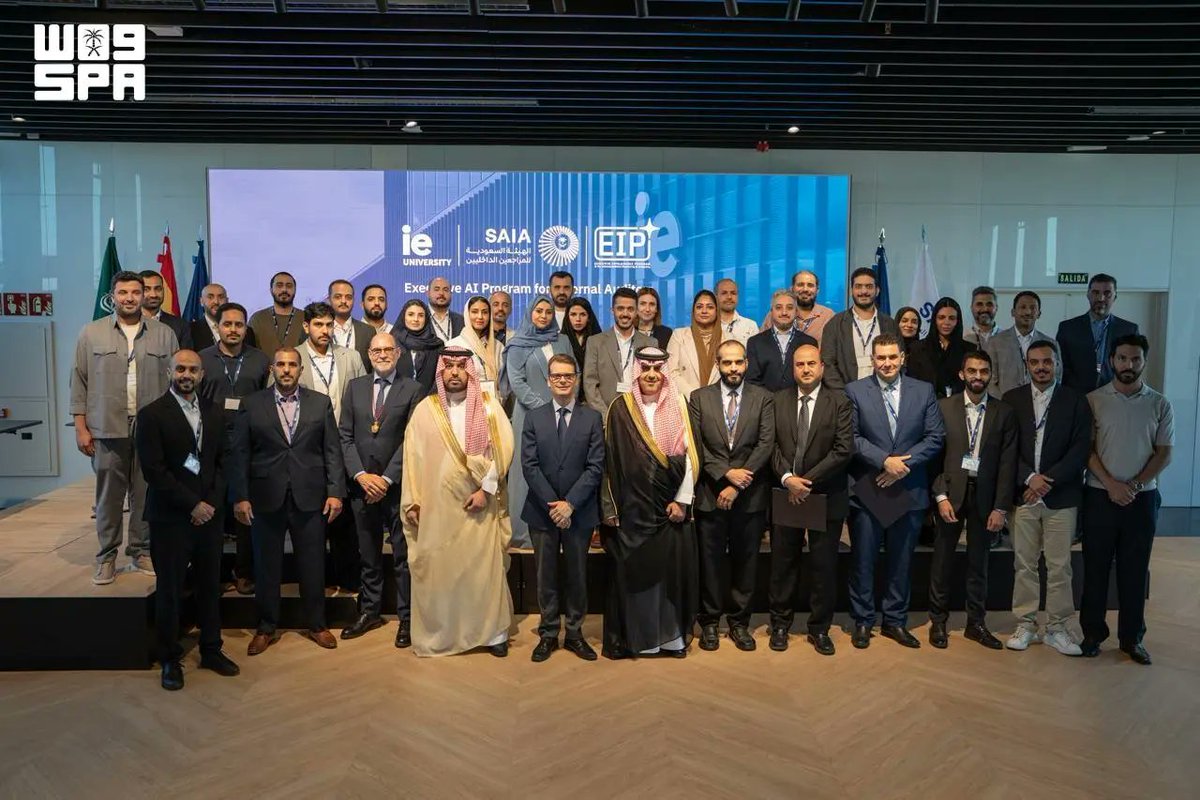 SPA_sci's tweet photo. العنقري يخرّج الدفعة الأولى من برنامج الذكاء الاصطناعي التنفيذي للمراجعين الداخليين بالشراكة مع جامعة IE الإسبانية.
https://t.co/DmVsIIUywH
#واس https://t.co/DlFrxLjGdR