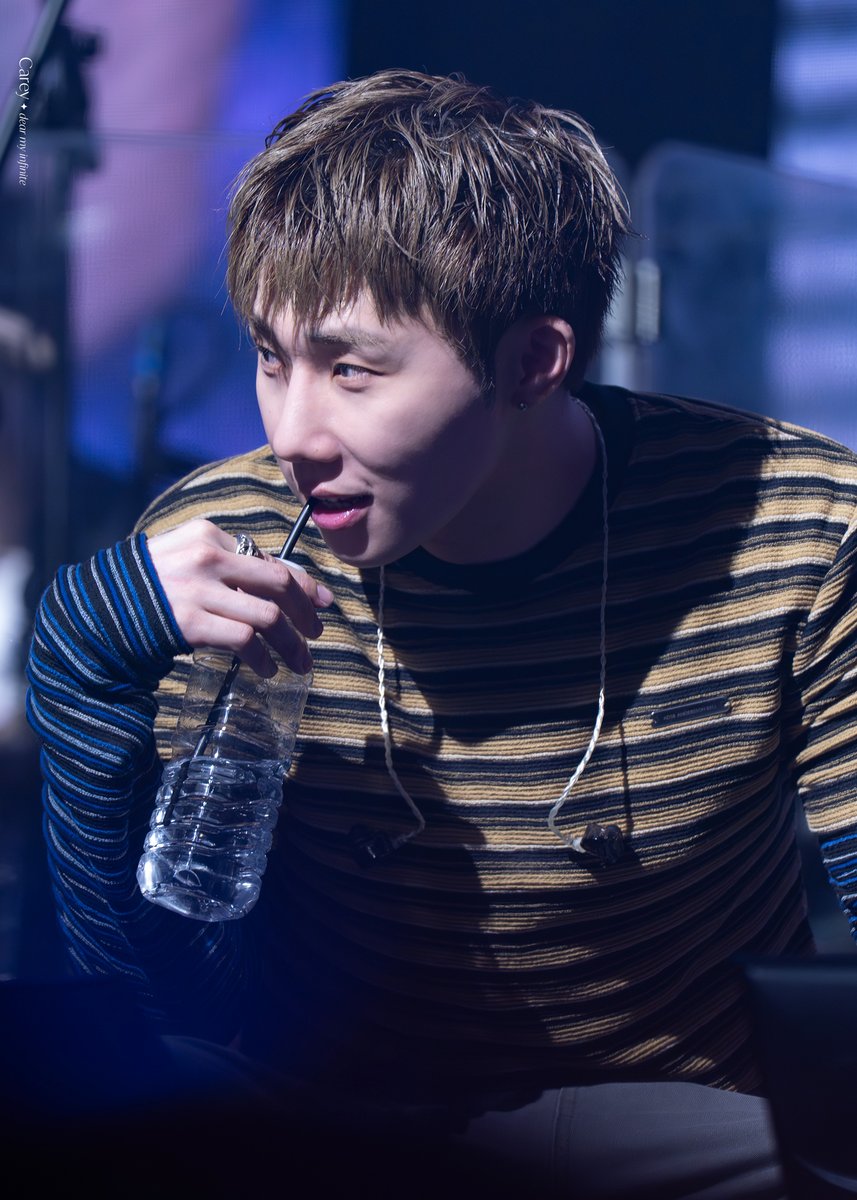 Carey0609's tweet photo. 260628🎸[LV4: LEAP TO VECTOR]
MANILA
⊹ ｡⁖✦🦊🥤
이날 착장을 표정으로 말해줌
호기심많고 개구진 여우상이란 말이야~~

#KIMSUNGKYU #김성규
#LV4 #LeaptoVector
#LeaptoVector_MANILA https://t.co/SGoHyPU7va