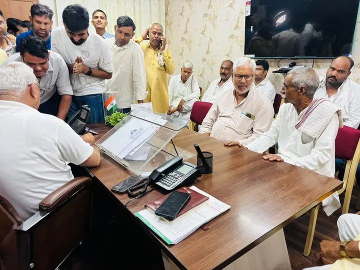 blyadav96's tweet photo. 🚨 बेरोजगारों की पुकार सुनिए @jawaharbedam ! फोर्थ ग्रेड का रिजल्ट आ चुका है। अगर इस भर्ती में 4 जून का नया वेटिंग नियम लागू नहीं हुआ, तो तकनीकी कमी से हजारों पद खाली होकर बेकार हो जाएंगे। युवाओं को न्याय दीजिए। @BhajanlalBjp https://t.co/QPcZJ0KzEl