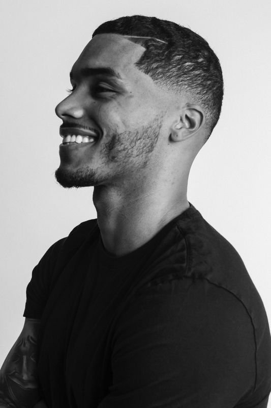 TylerAzra's tweet photo. 𝐂onheça-me.  
 ⠀  
⠀—⠀𝐍ome: Tyler Azra
⠀—⠀𝐀ltura: 1,95
⠀—⠀𝐈dade: 29 anos.
   —   𝐄stado civil : Casado
⠀—⠀𝐒exualidade: Hétero.
⠀—⠀𝐄stação favorita: Inverno 
⠀—⠀𝐂or favorita: Marrom https://t.co/uLyQHAMQNH